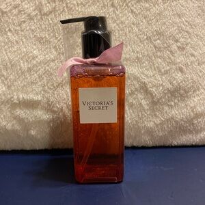 NWT rare Victoria’s Secret hand & body cleansing gel 8.4 oz w pump,coconut sugar